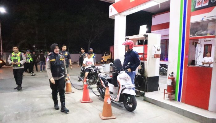 Kapolres Yenni Diarty Turun Langsung, Cek Distribusi BBM di Bojonegoro