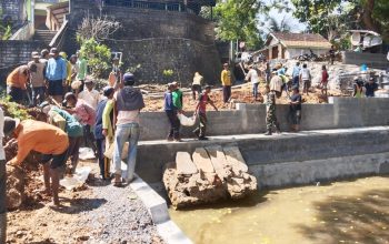 Koramil Paciran Lamongan dan Warga Sulap Sendang Jadi Taman Asri