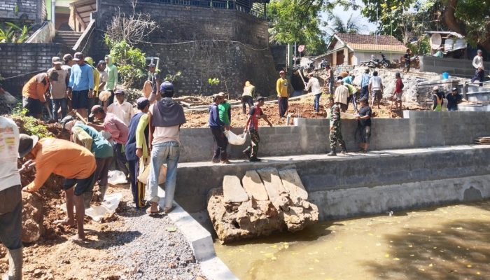 Koramil Paciran Lamongan dan Warga Sulap Sendang Jadi Taman Asri