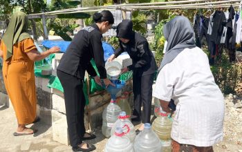 Kekeringan Melanda, Polres Bojonegoro Kirim 10.000 Liter Air ke Kumpulrejo