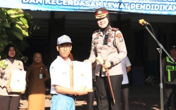 Polisi Masuk Sekolah, Pelajar Bojonegoro Diajak Lebih Sadar Hukum