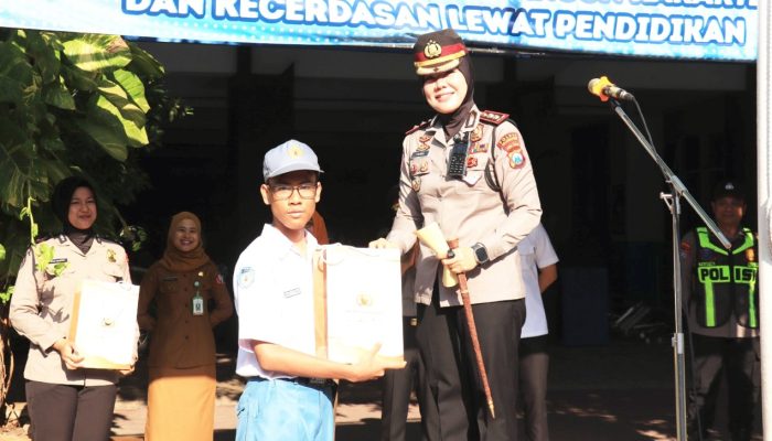 Polisi Masuk Sekolah, Pelajar Bojonegoro Diajak Lebih Sadar Hukum