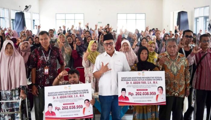 Perjuangkan Hak Disabilitas, Abidin Fikri Turun Salurkan Bantuan Sosial di Bojonegoro dan Tuban