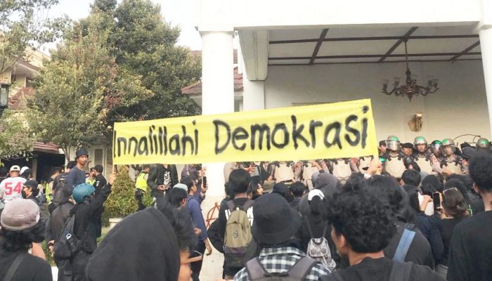 Demo 2 Tahun Prabowo-Gibran di Yogyakarta Ricuh, Sejumlah Mahasiswa Diamankan