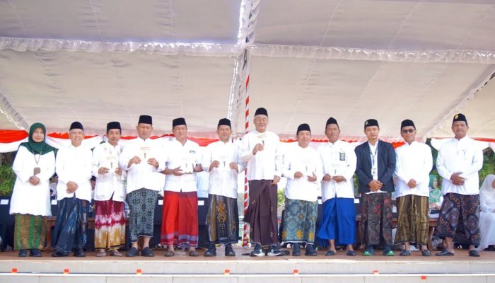 Ribuan Santri Penuhi Alun-Alun Tuban, Ini Pesan Menuju Indonesia Emas