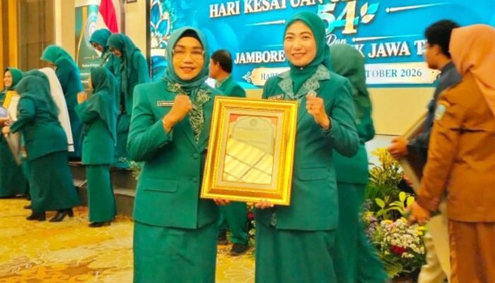 Dari Bidan Desa hingga Pimpinan Organisasi, Emy Raih Penghargaan PKK Bojonegoro