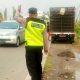 Diduga Rem Blong, Pickup di Lamongan Terperosok ke Parit Usai Tabrak Truk Tangki
