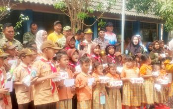 Jumat Berkah di SDN Bogoharjo, Pengusaha Katering Lamongan Ini Ajak Masyarakat Peduli Sesama