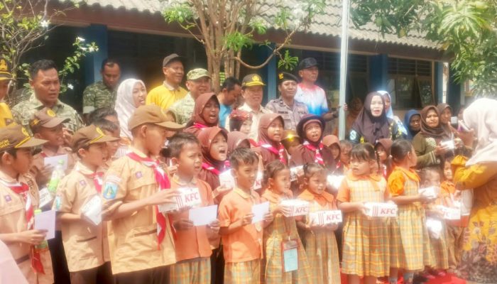 Jumat Berkah di SDN Bogoharjo, Pengusaha Katering Lamongan Ini Ajak Masyarakat Peduli Sesama