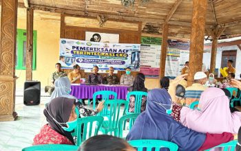 Peduli Kesehatan Warga, Babinsa Sukorame Dampingi Pengobatan Gratis di Wedoro Lamongan