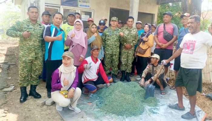 Tak Ingin Petani Merugi, TNI Polri dan Muspika Deket Lamongan Gelar Gerakan Pengendalian Tikus